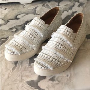 Seychelles white tennis shoes 9.5  comfy footbed.